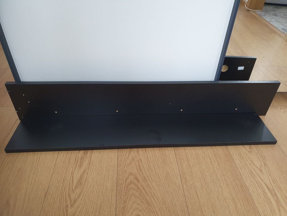 Półka w kolorze czarnym