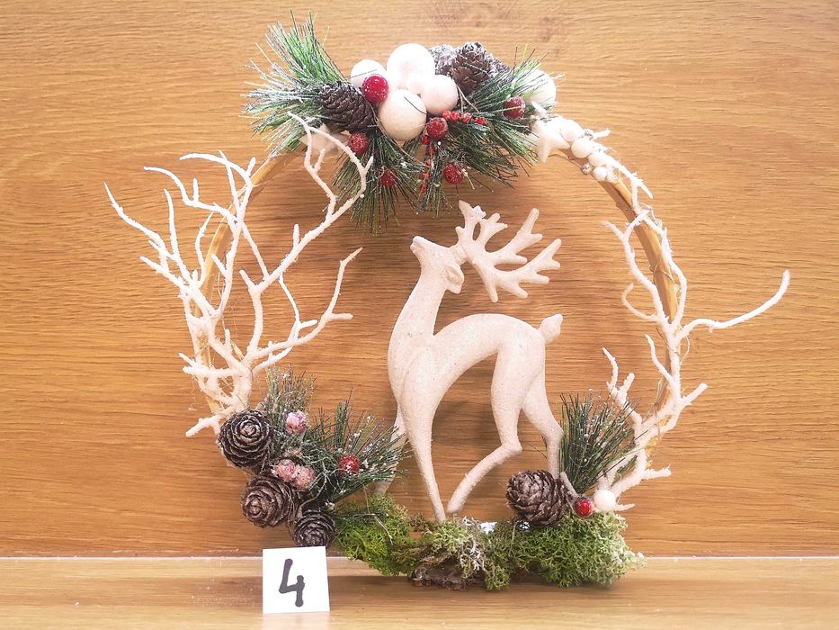 Stroik świąteczny na drewnianej obręczy, LED, średnica 20 cm