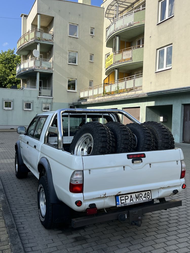 Mitsubishi L200   OLD MAN EMU