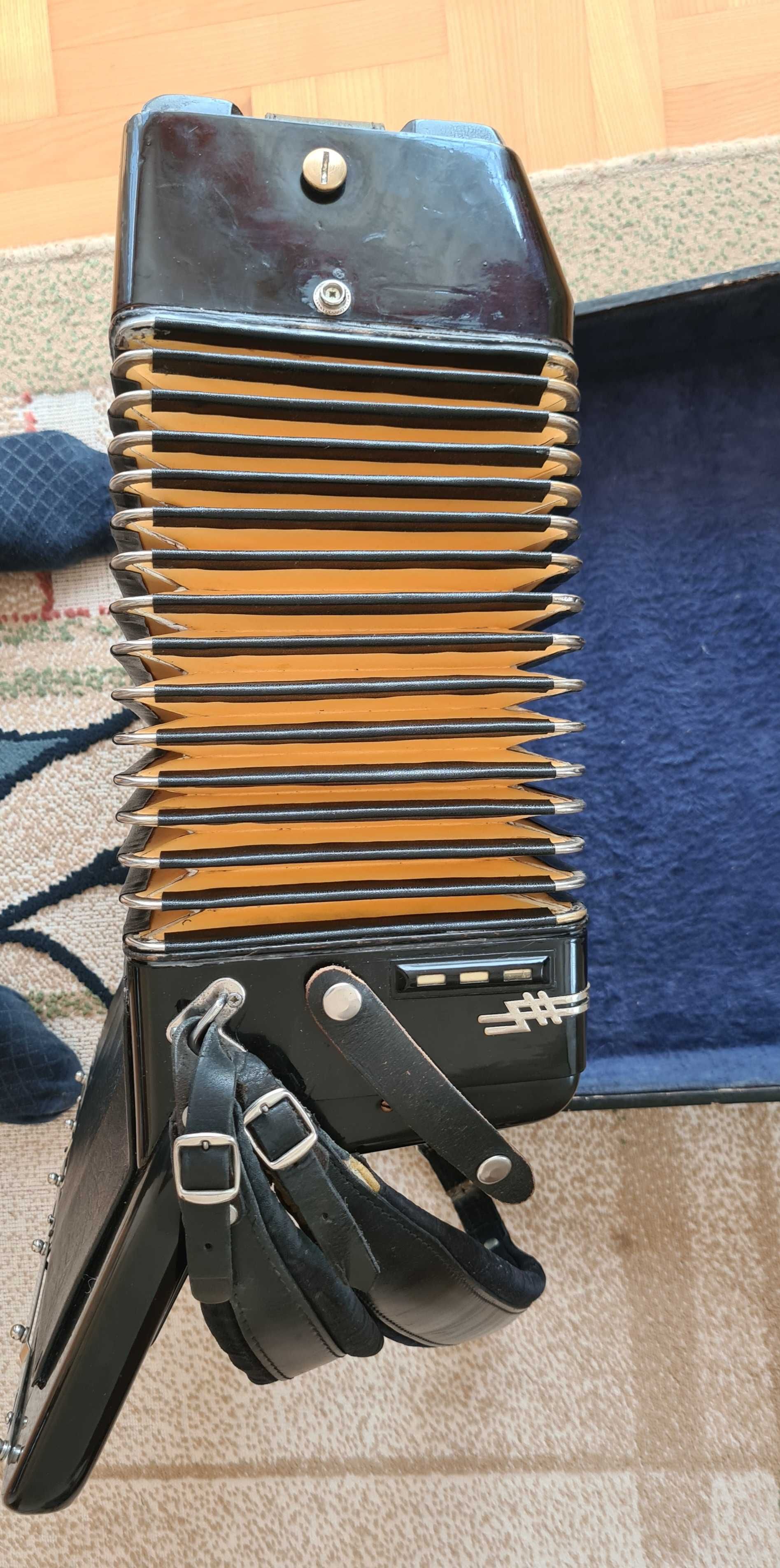 Akordeon Hohner Tango V CS 120 basów