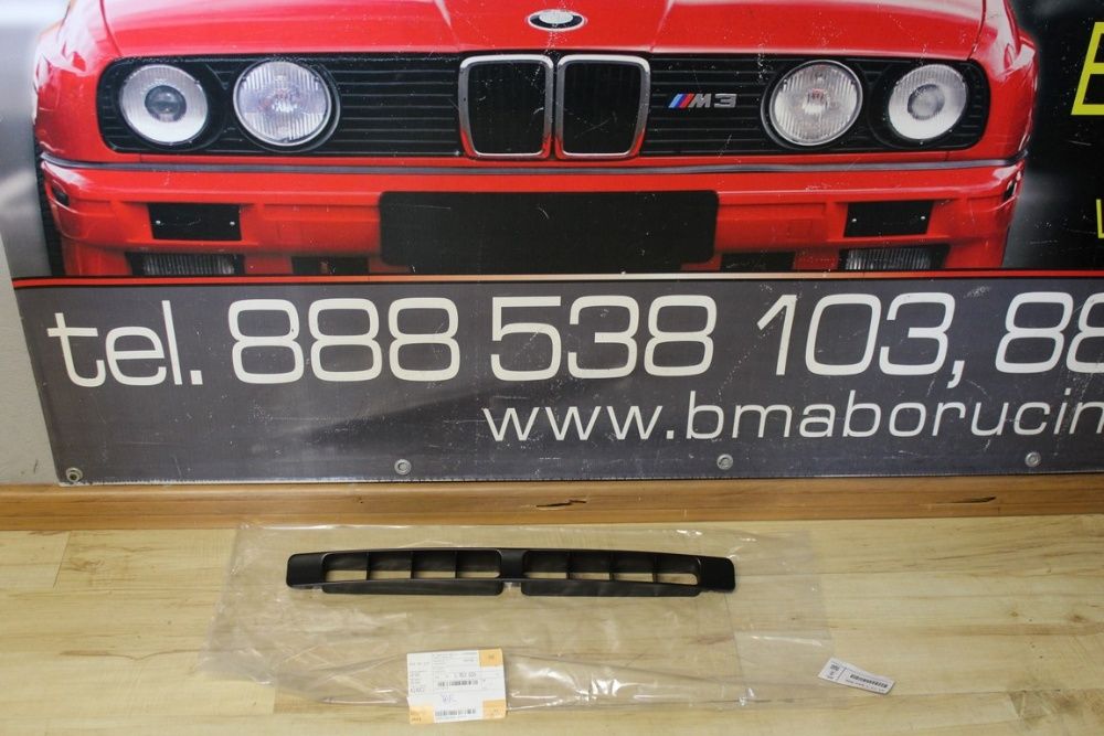 BMW E30 325i Osłona Wlot Tunel Kratka Ozdobna w Pas Przedni Części BMA