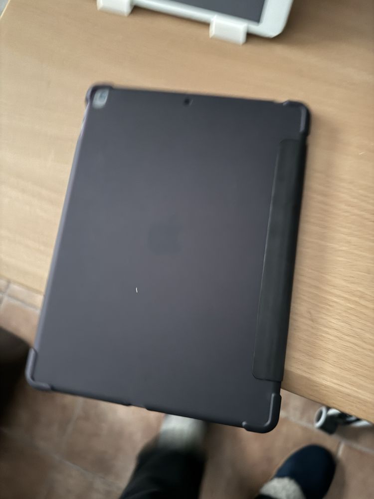 iPad (9th Generation) A2604 64 GB, Wi-Fi + 4G, 10.2 i