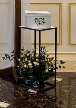 Оренда дерев'яна підставка стійка