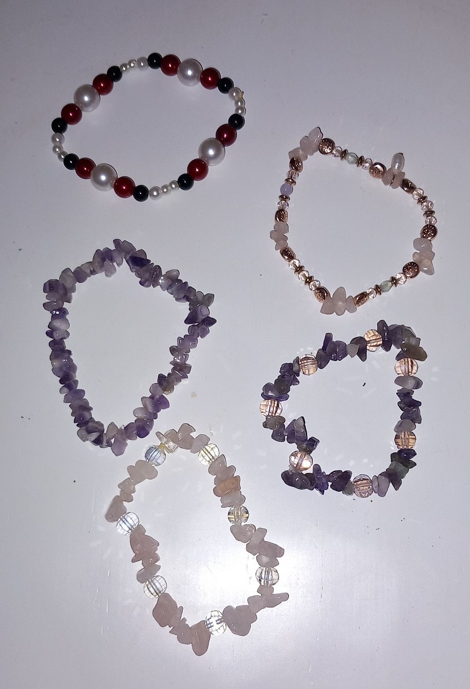 Pulseiras diversas 4€ cada