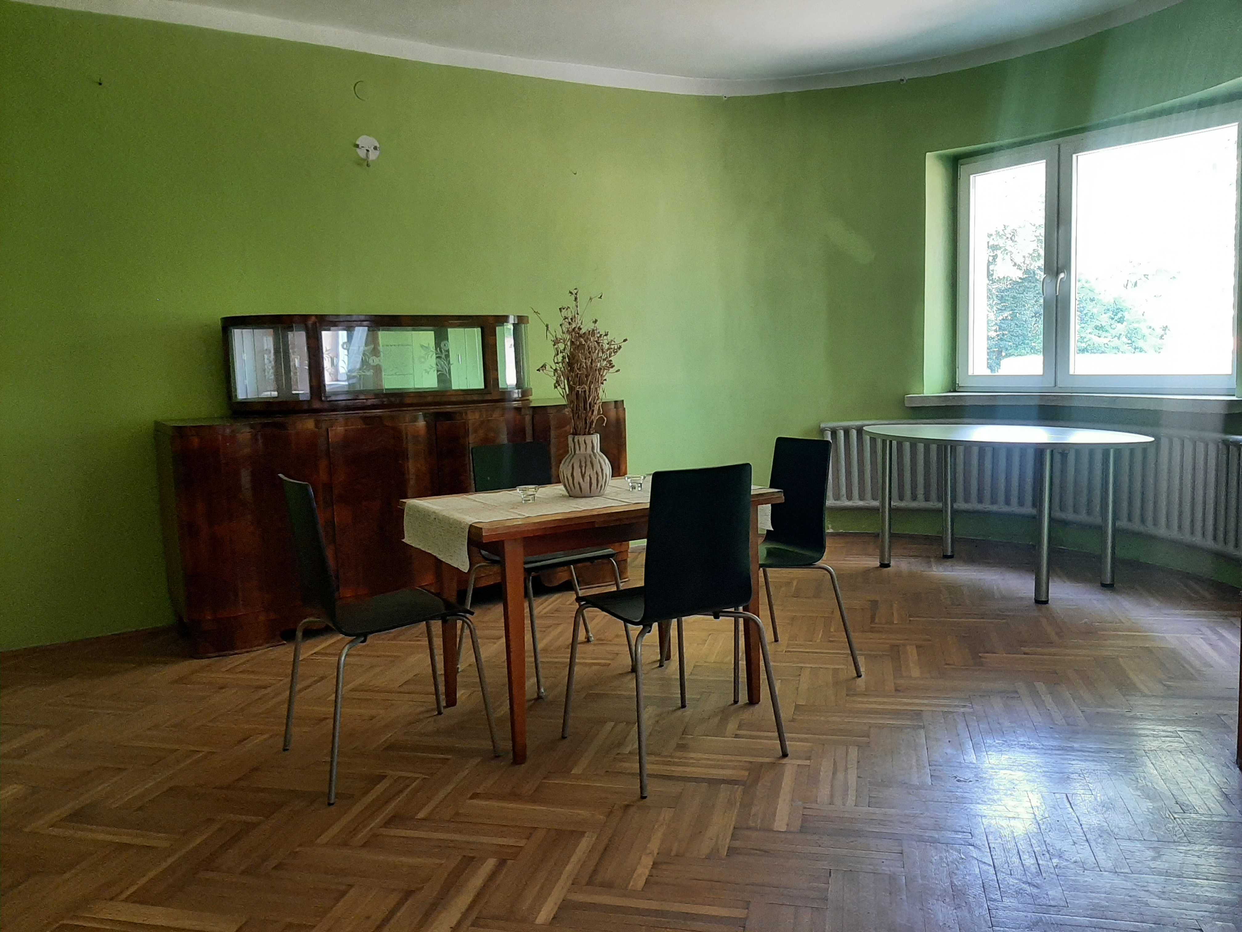 Kredens z nadstawką