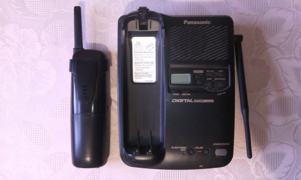 Радиотелефон с цифровым автоответчиком Panasonic KX-TC1503