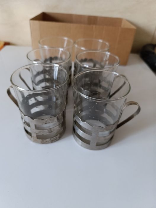 Zestaw szklanek w koszyczkach PRL