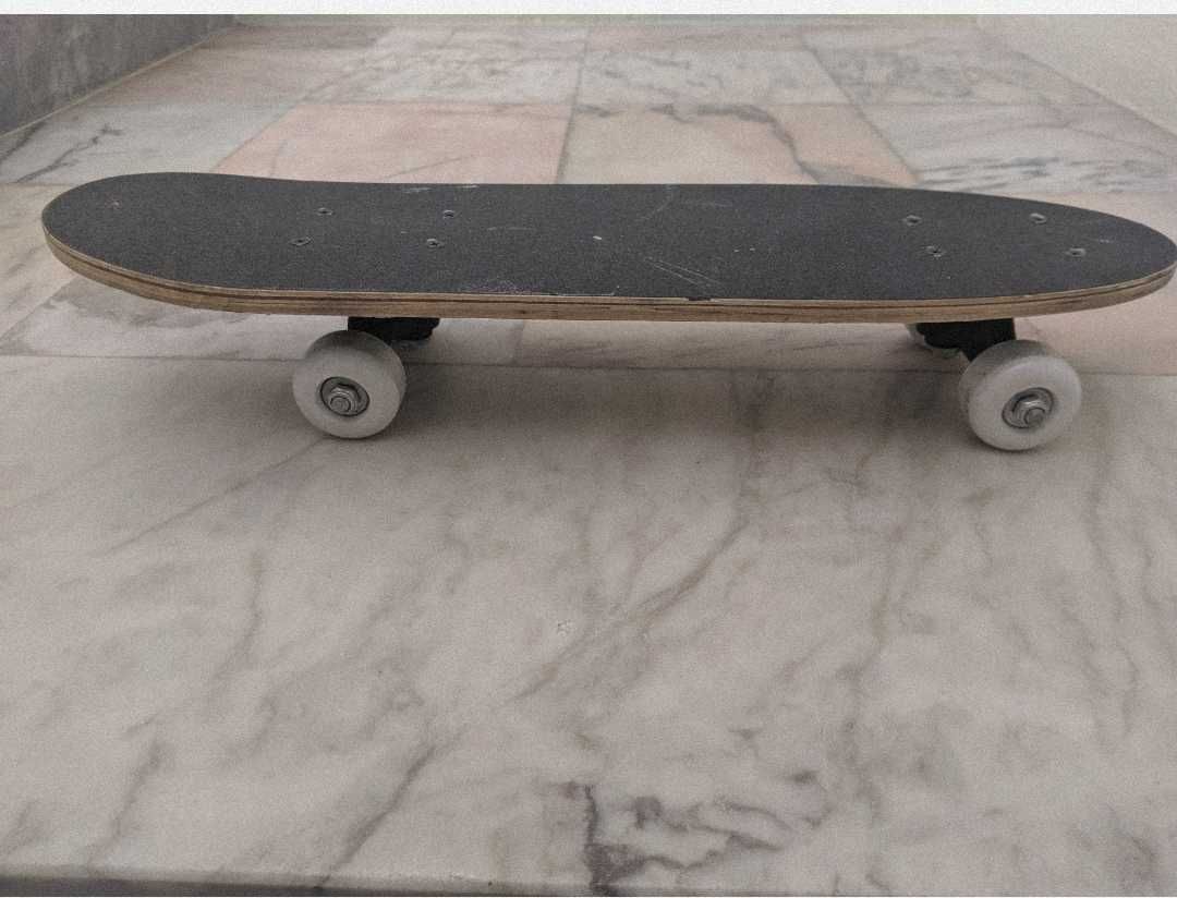 Skate praticamente novo.