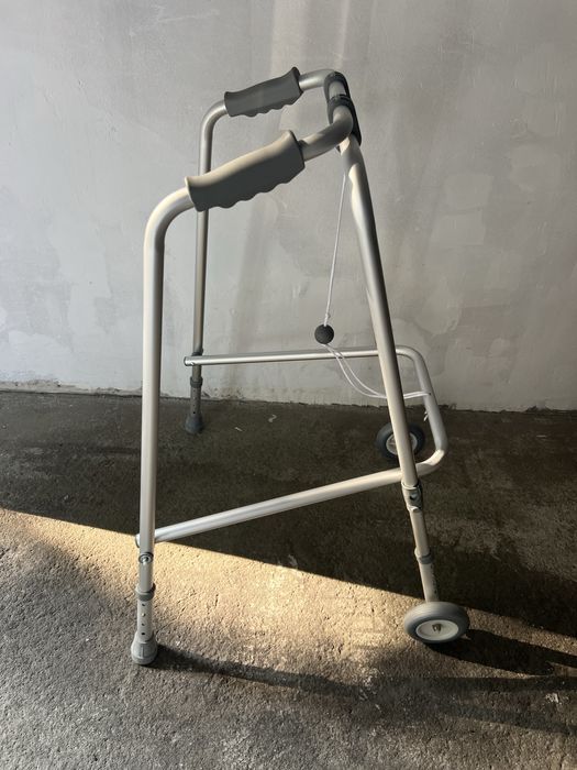 Balkonik chodzik lekki składany rehabilitac. z kulką Reha Fund RF-100