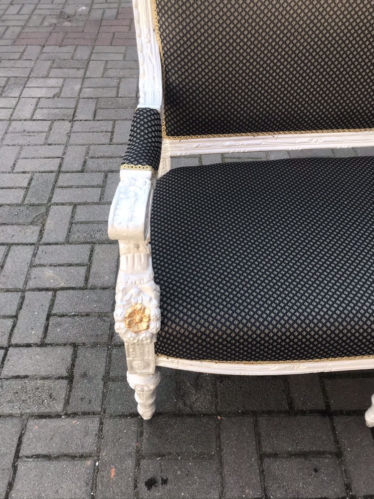 Gustawianska sofa