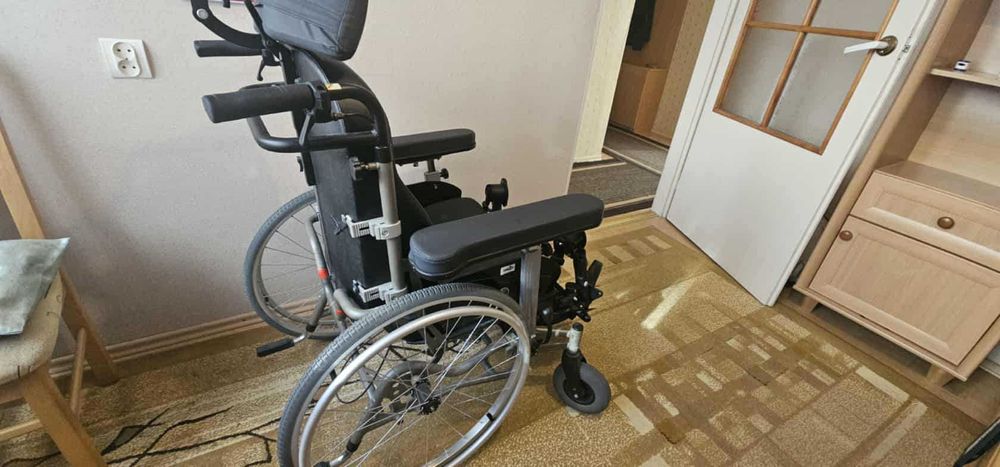 Wózek inwalidzki Inovys II firmy Vermeiren – stan idealny!