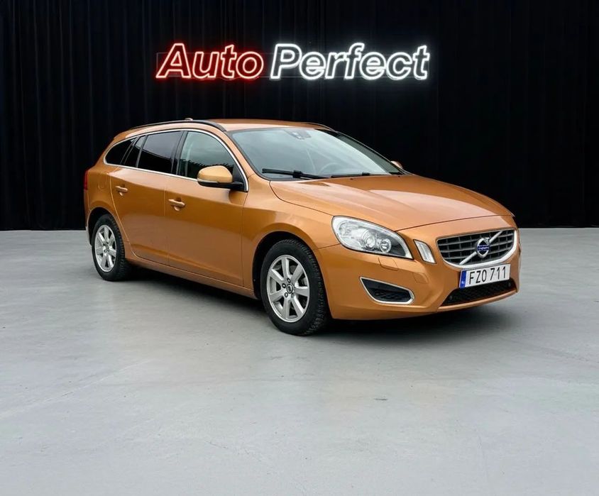 Volvo V60 D3 5cyl 163KM Automat bixenon półskóry PDC Navi