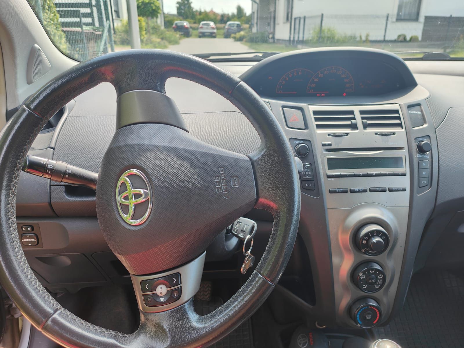 Sprzedam zadbane auto Toyota Yaris