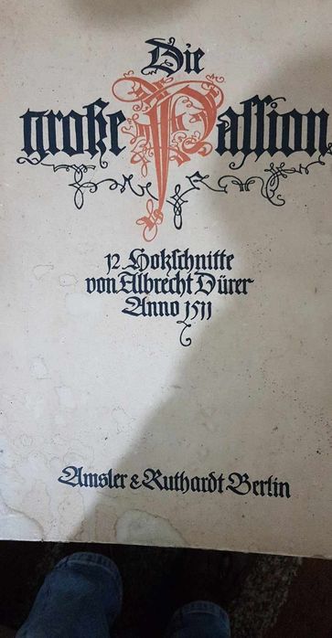 Livro com 12 ilustrações.