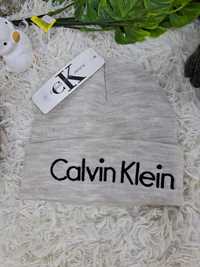 Czapka bawełniana beżowo szare Calvin Klein