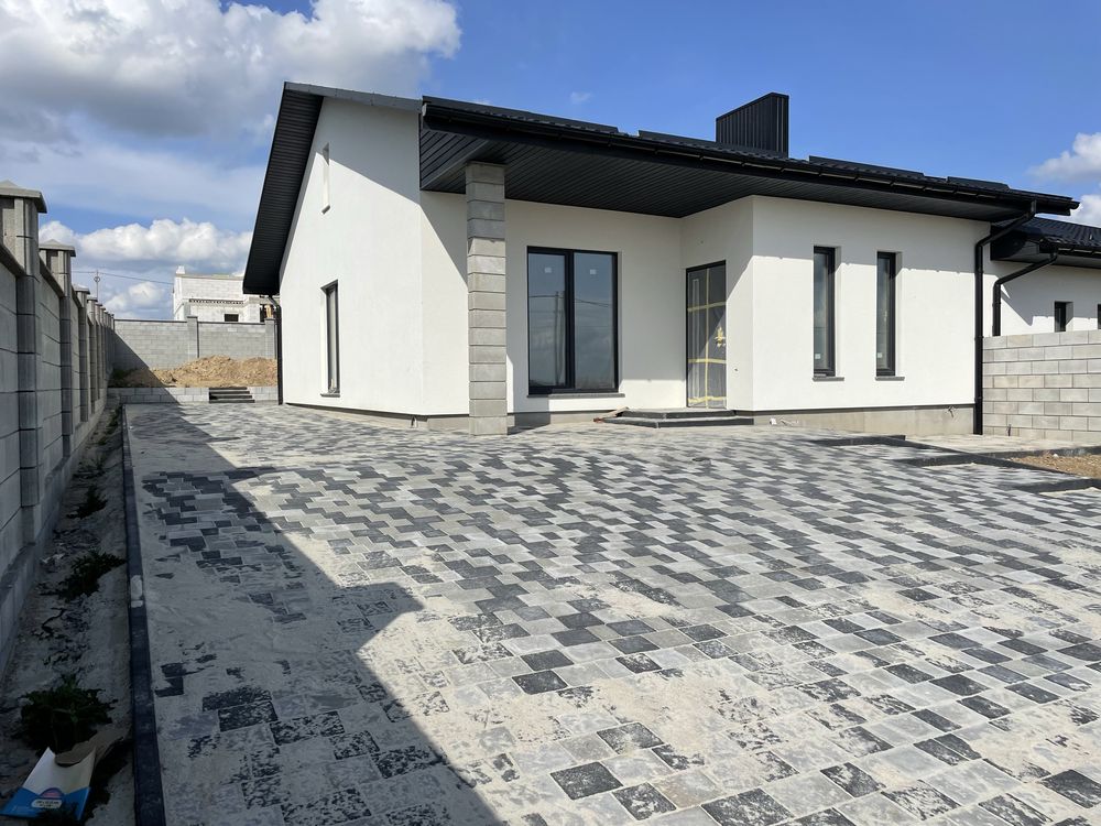 Продам котедж-двоян з комплектацією та ділянкою 5 сот