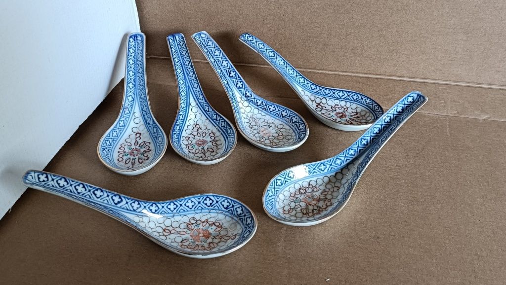 6 colheres de arroz em porcelana