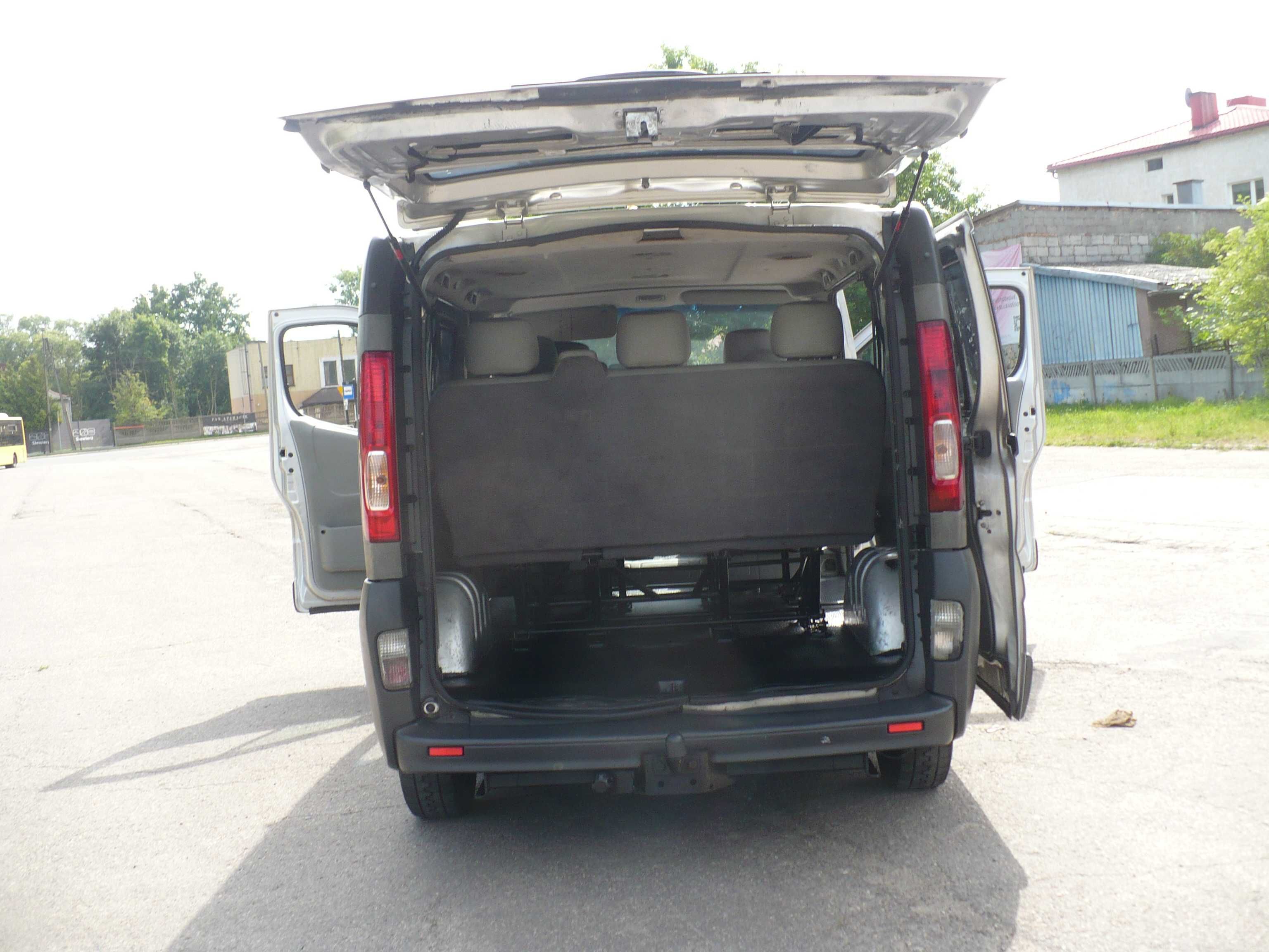 Opel Vivaro Trafic 9 OSÓB Klima Tempomat Zadbany