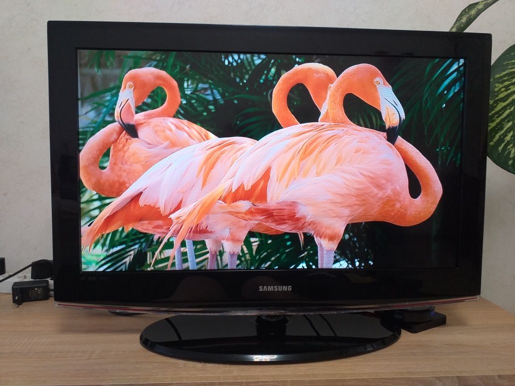 Чудовий SAMSUNG 32" дюйма.