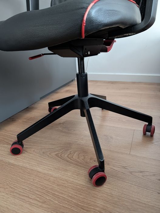 Krzesło biurowe/fotel gamingowy Ikea matchspel czarne