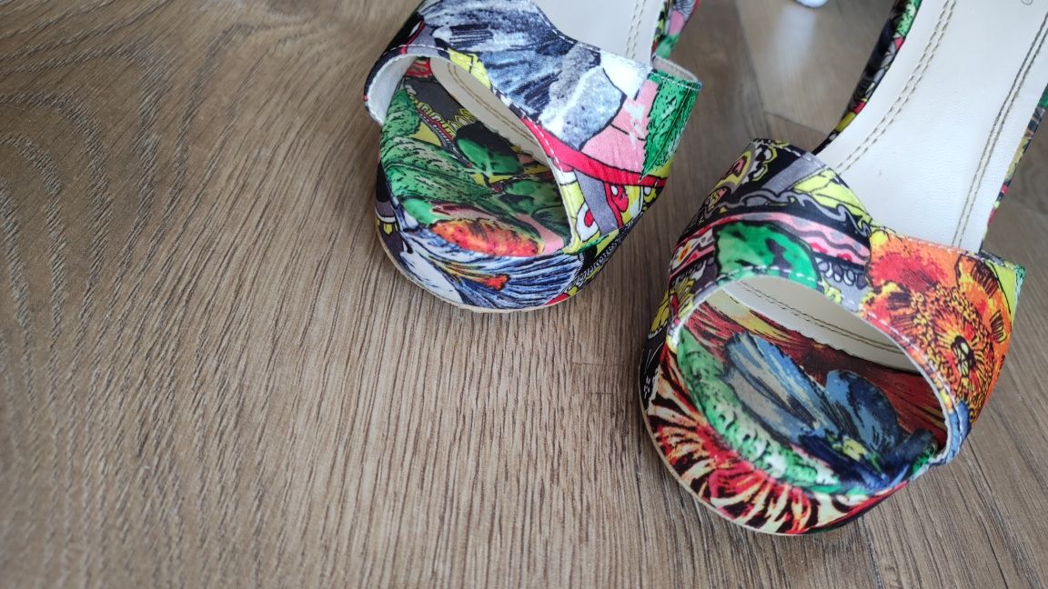 Kolorowe buty na obcasie 38