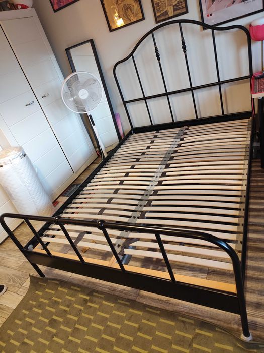 Rama łóżka ze stelażem