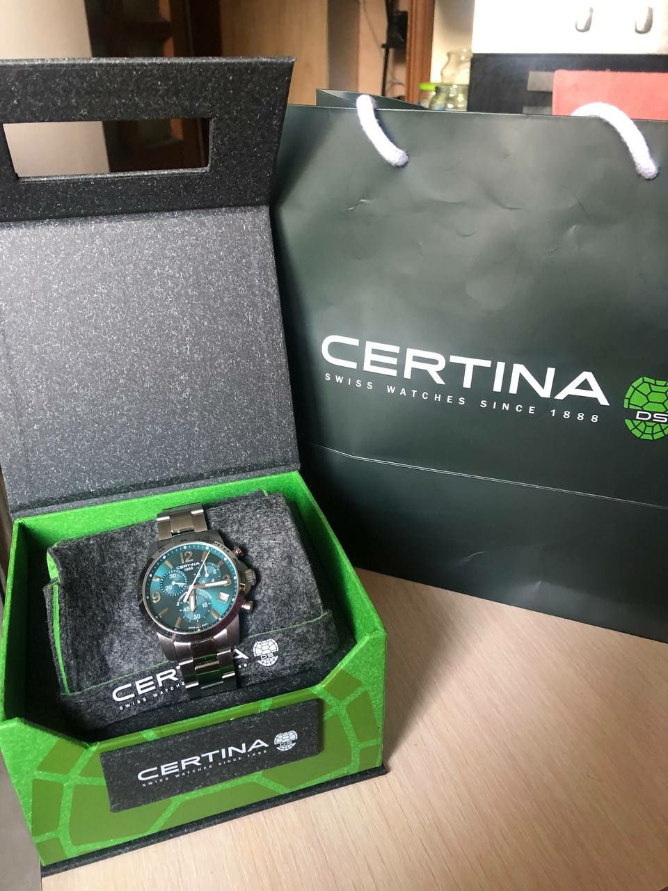 Продам часы CERTINA