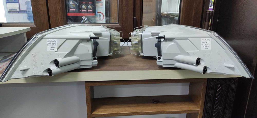 Фары Octavia A5 04-13 XENON оригинал новые