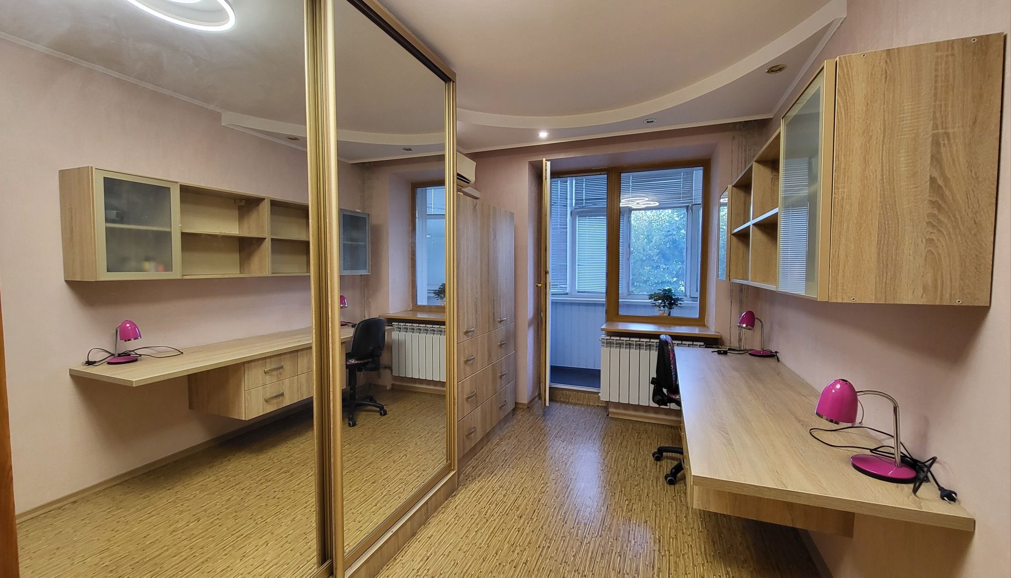 Продам 3 комнатную квартиру с ремонтом  Новые Дома Коммунальный рынок