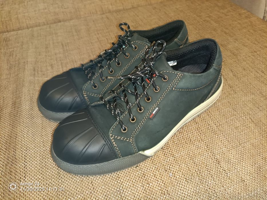 Рабочие кроссовки фирмы RED BRICK из США. 43 размер.