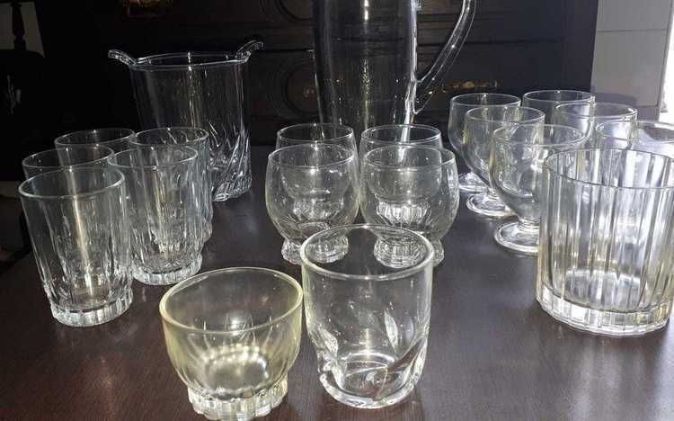 Conjunto 20 copos variados, 1 jarro e 1 balde gelo - tudo por 10 euros