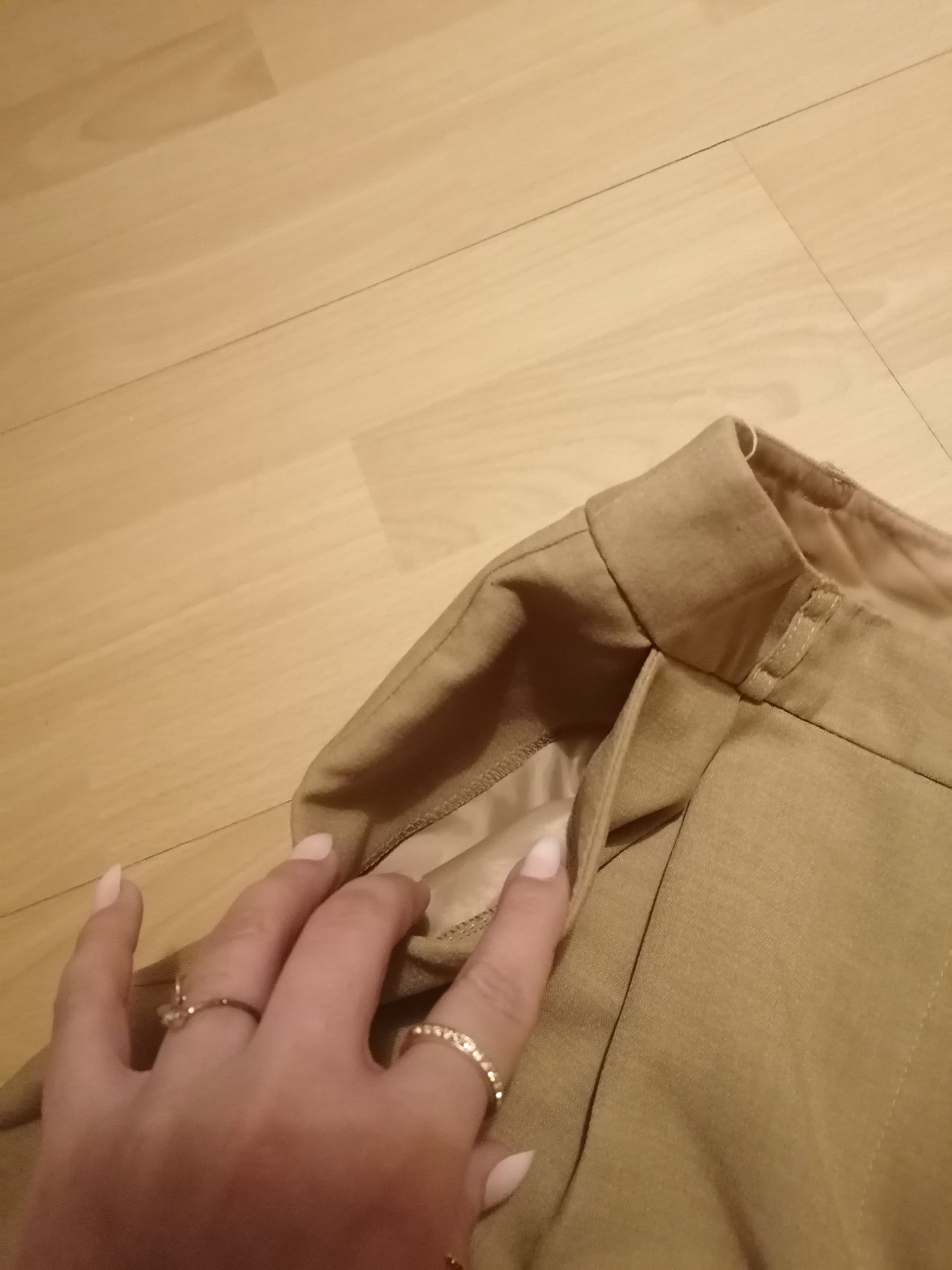 Karmelowe beżowe eleganckie spodnie na kant F&F 38