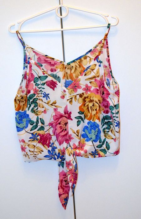 Top wiązany z przodu, regulowane ramiączka Kwiatowy Boho L