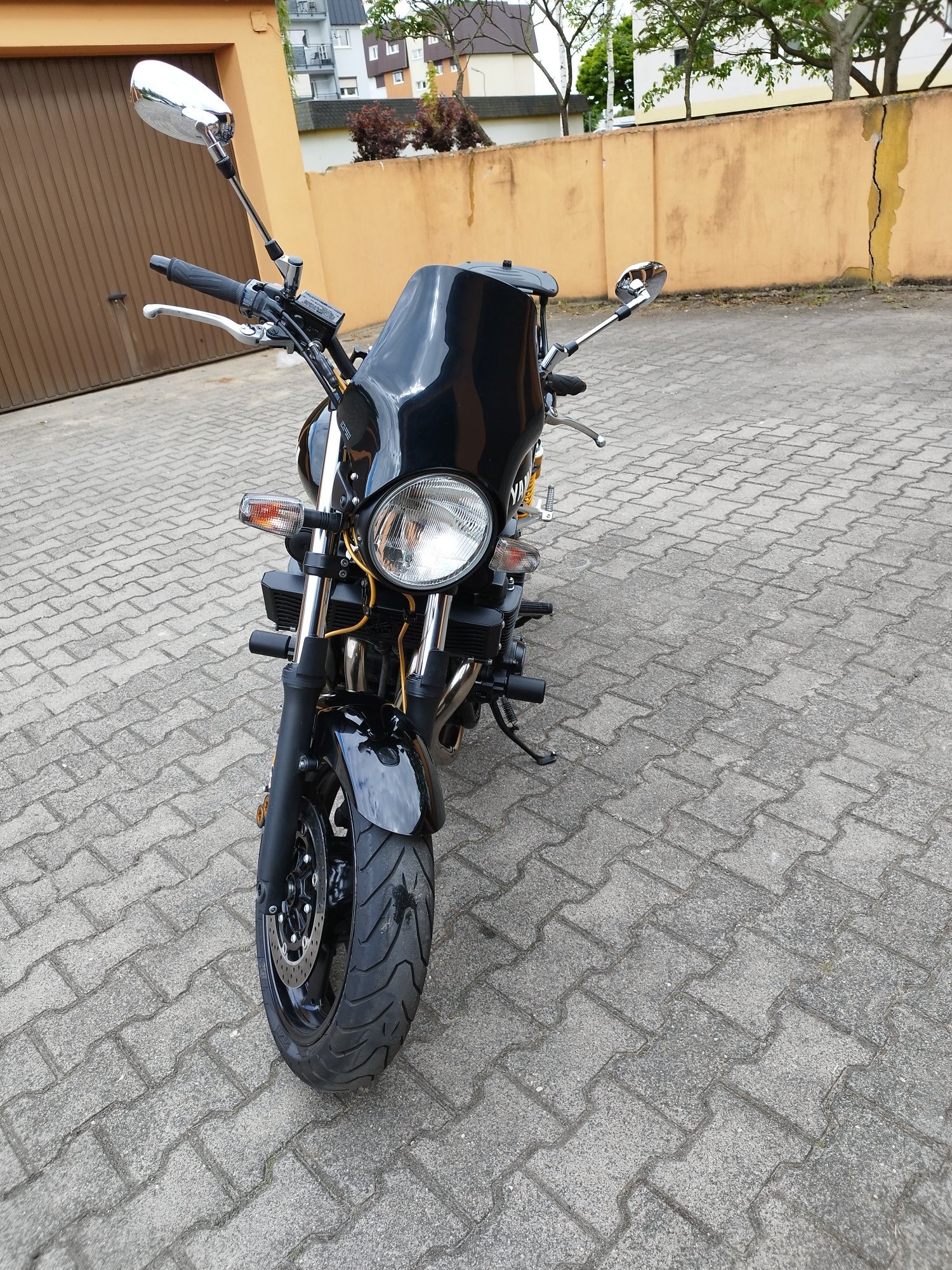 Yamaha XJR 1300.