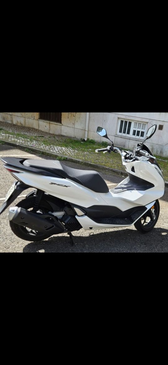 Mota PCX 125 oferta de capacete