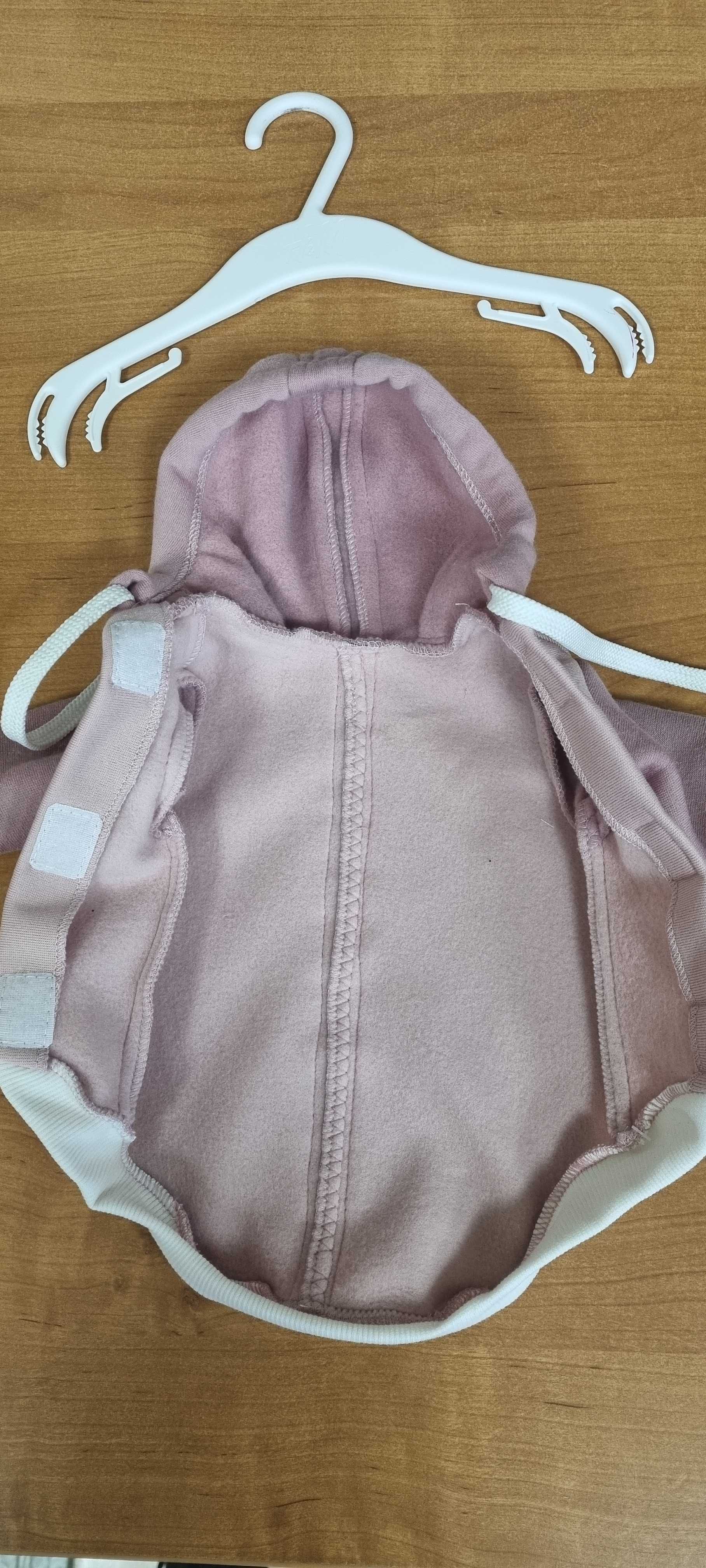 Sweter z kapturem