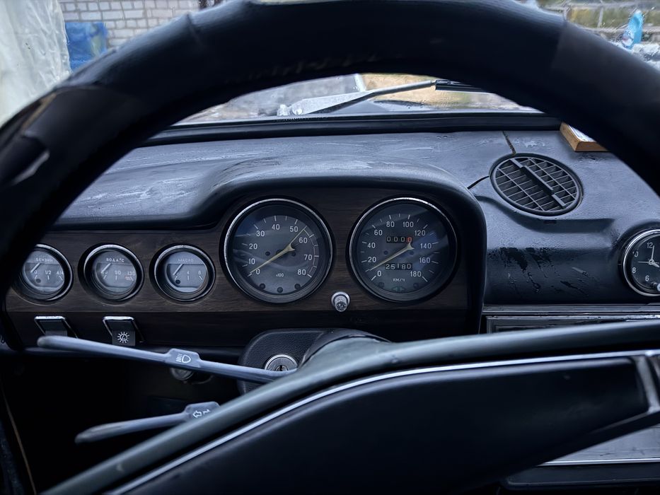 Продам ВАЗ-2103.