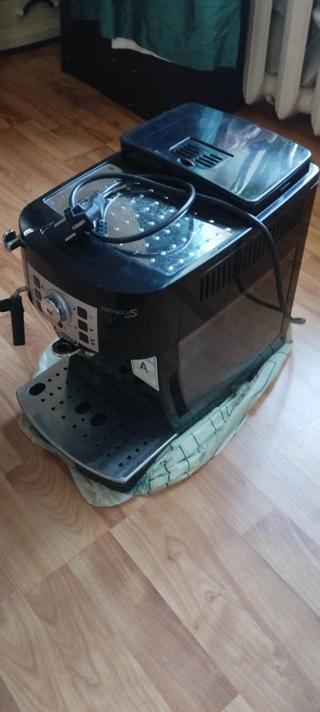 Кавомашина DELONGHI Magnifica S