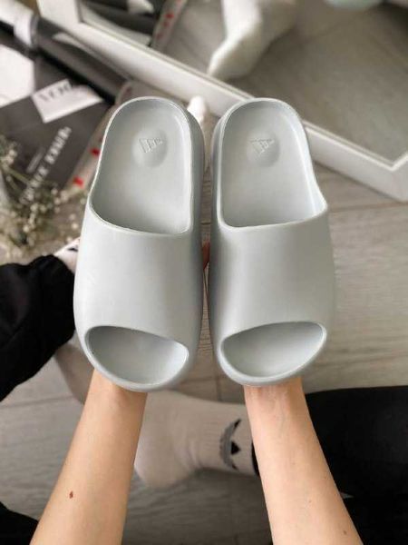 Унисекс шлепанцы Adidas Yeezy Slide шлепки адидас шльопанці адідас ізі