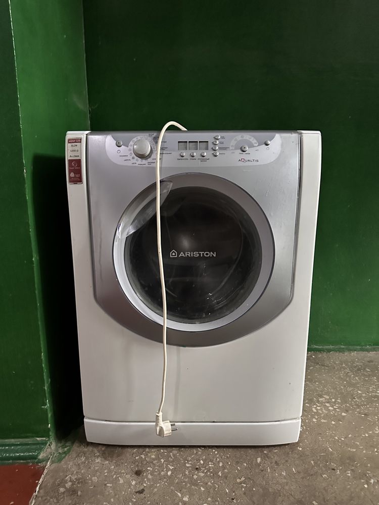 Ariston Aqualtis пральна машина
