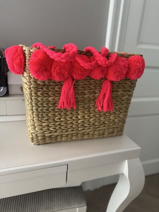 Pleciony koszyk na plaze