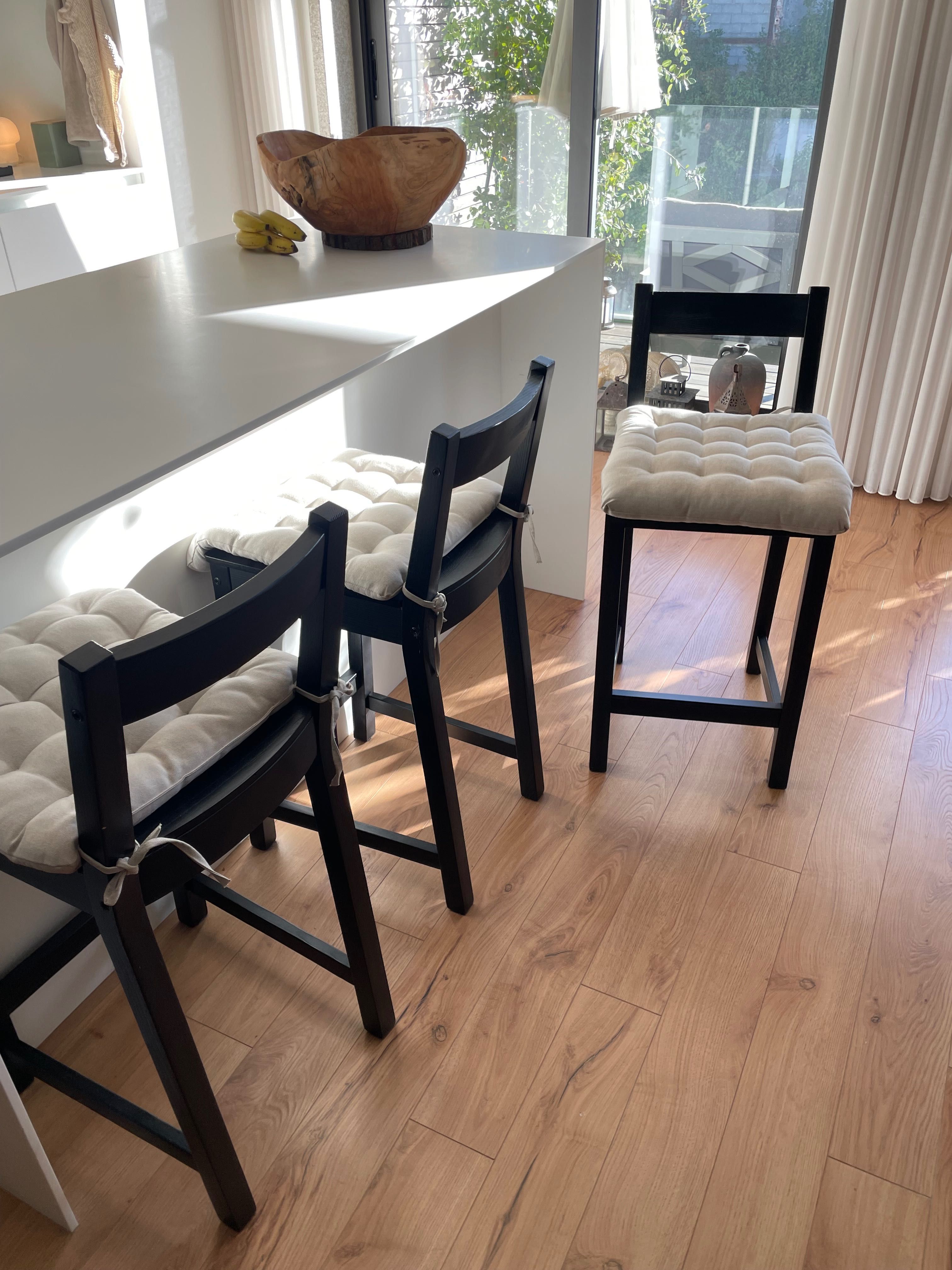 Cadeiras altas IKEA para balcão baixo/ilha de cozinha