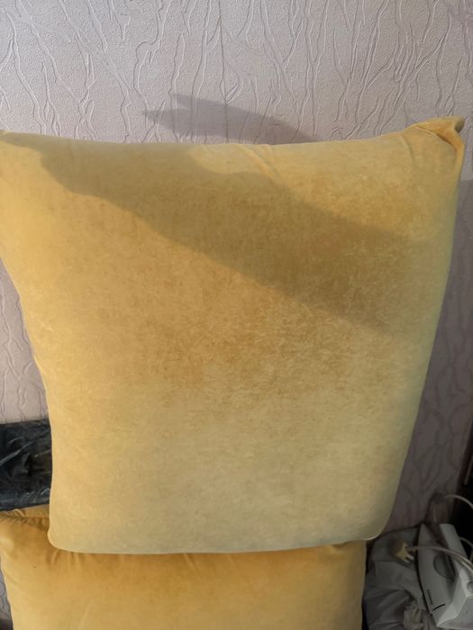 Продам Подушки пуховые и искусственным наполнителем