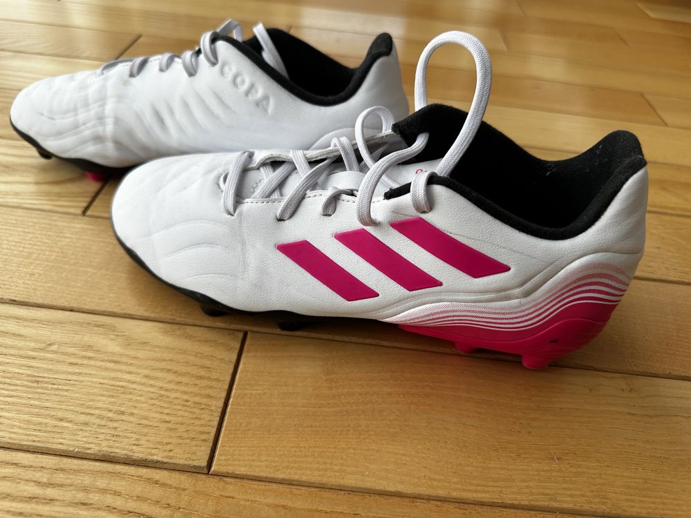 Dziecięce buty piłkarskie (korki) Adidas roz. 38