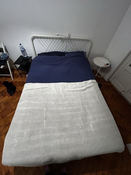 Cama e colchão de casal ikea