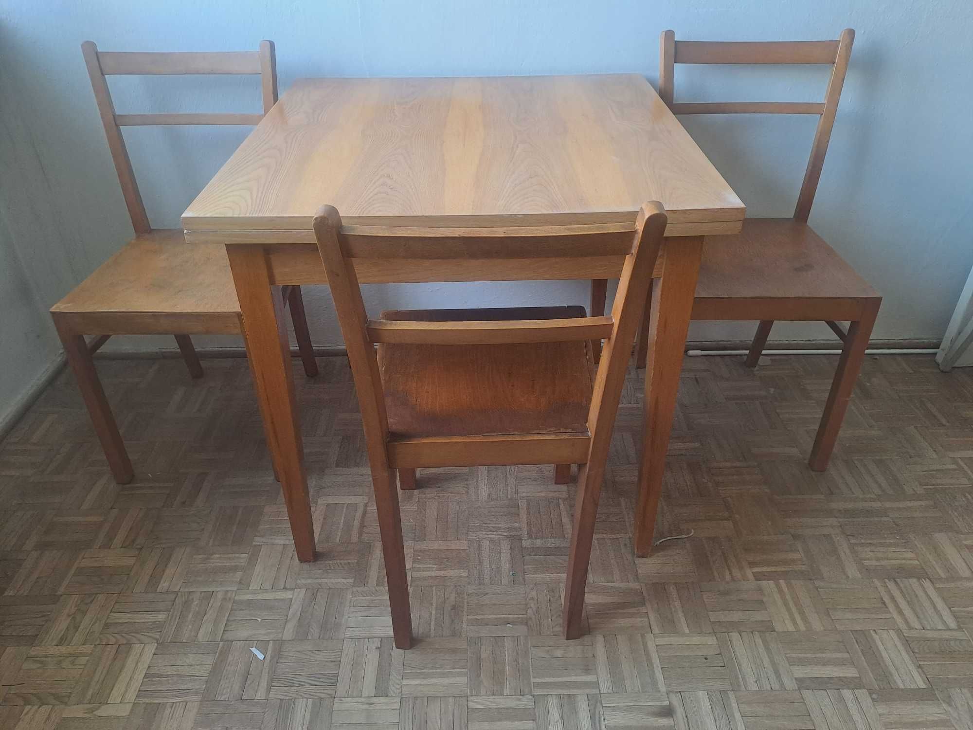 Drewniane krzesła i stół lata 60/70
