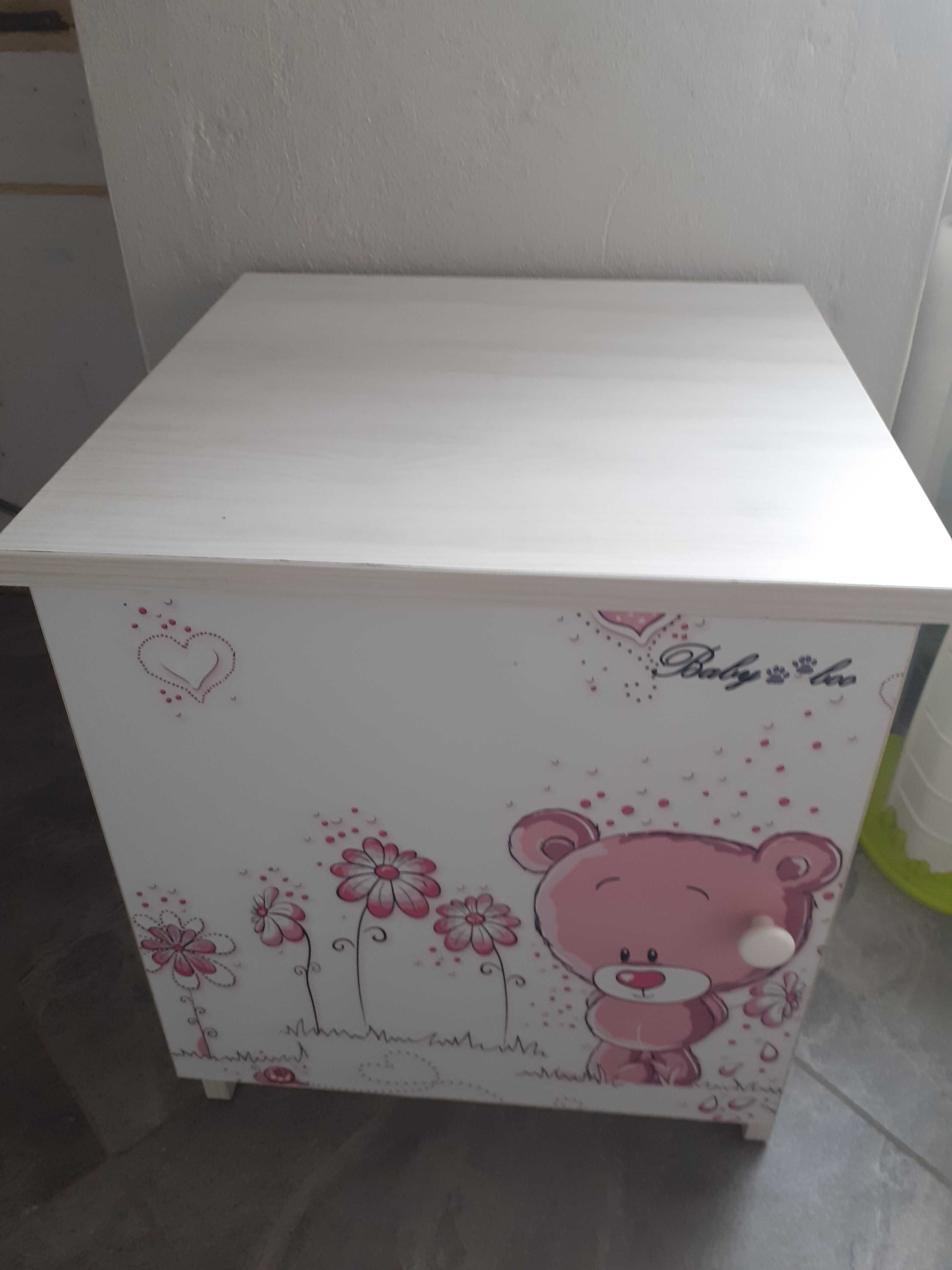 szafeczka do pokoju dziewczęcego