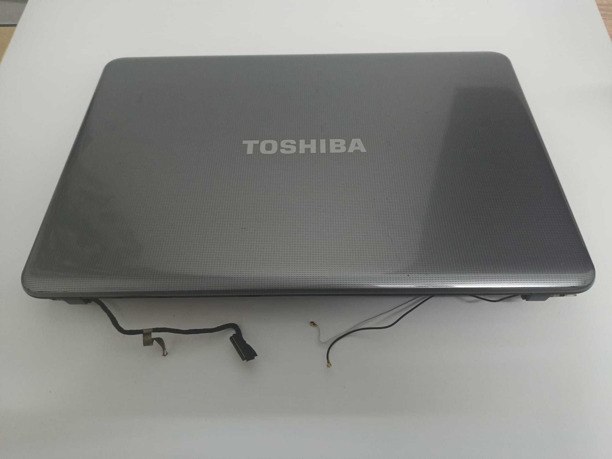 Klapka matrycy do laptopa Toshiba Satellite L870-17C.