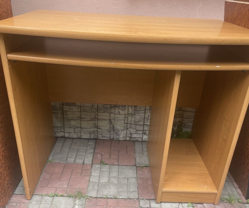 Компʼютерний стіл