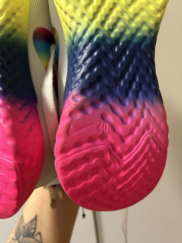 Kolorowe buty sportowe